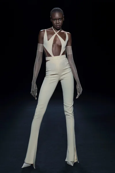 Look 14